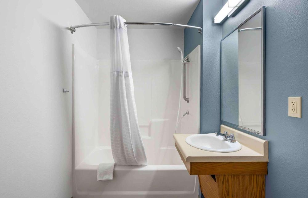 1 Full Bed | Non-Smoking, Kitchen interior